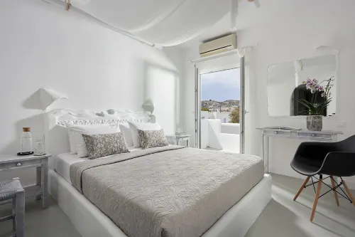 Milos Hotel