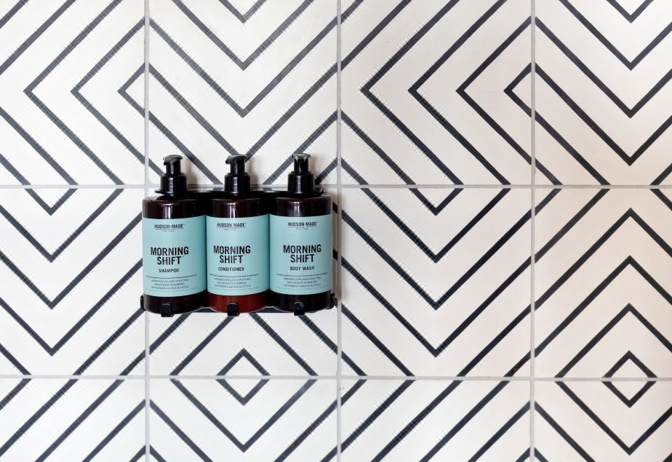 豪华房，1张特大床（转角洛弗特）