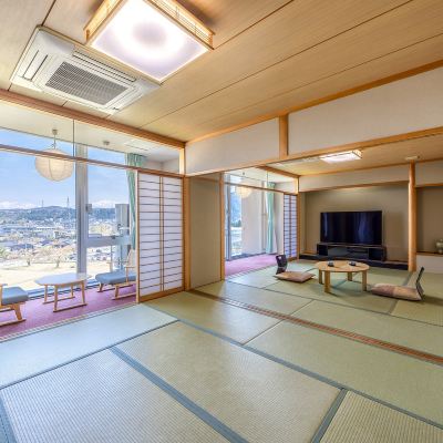 本館レギュラーフロアスーペリア、隣接和風浴室付き、山の景色 神通峡春日温泉　ゆ～とりあ越中 クーポン