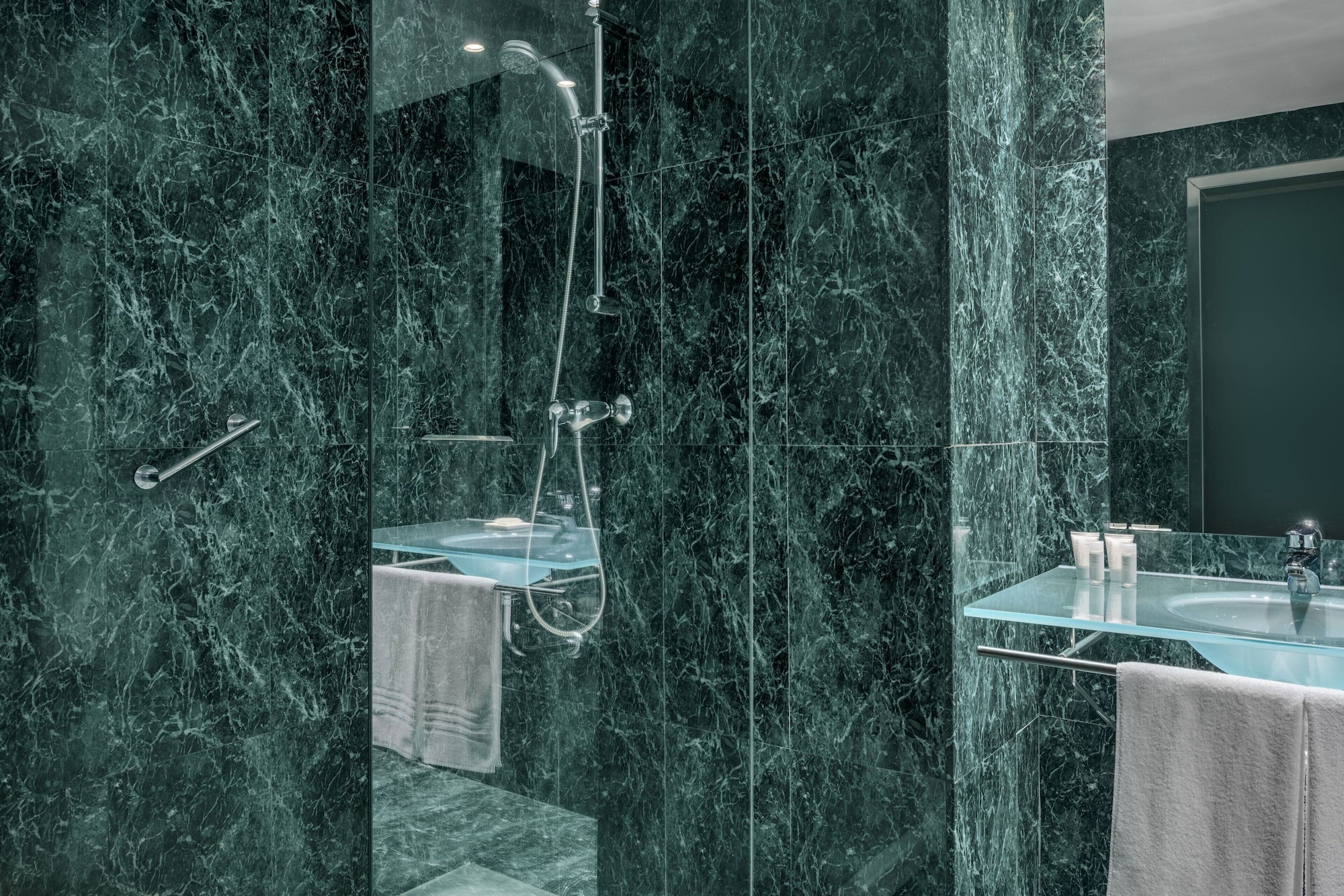 标准间（一张大床）