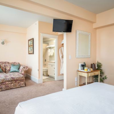 Deluxe Queen Room Historic Hotel Condon Promo Code