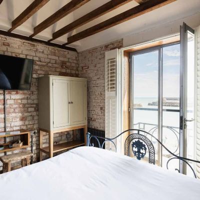 Double Room Ensuite with Sea View Rocksalt Promo Code