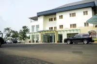 Monty Suites & Golf Hotels in 