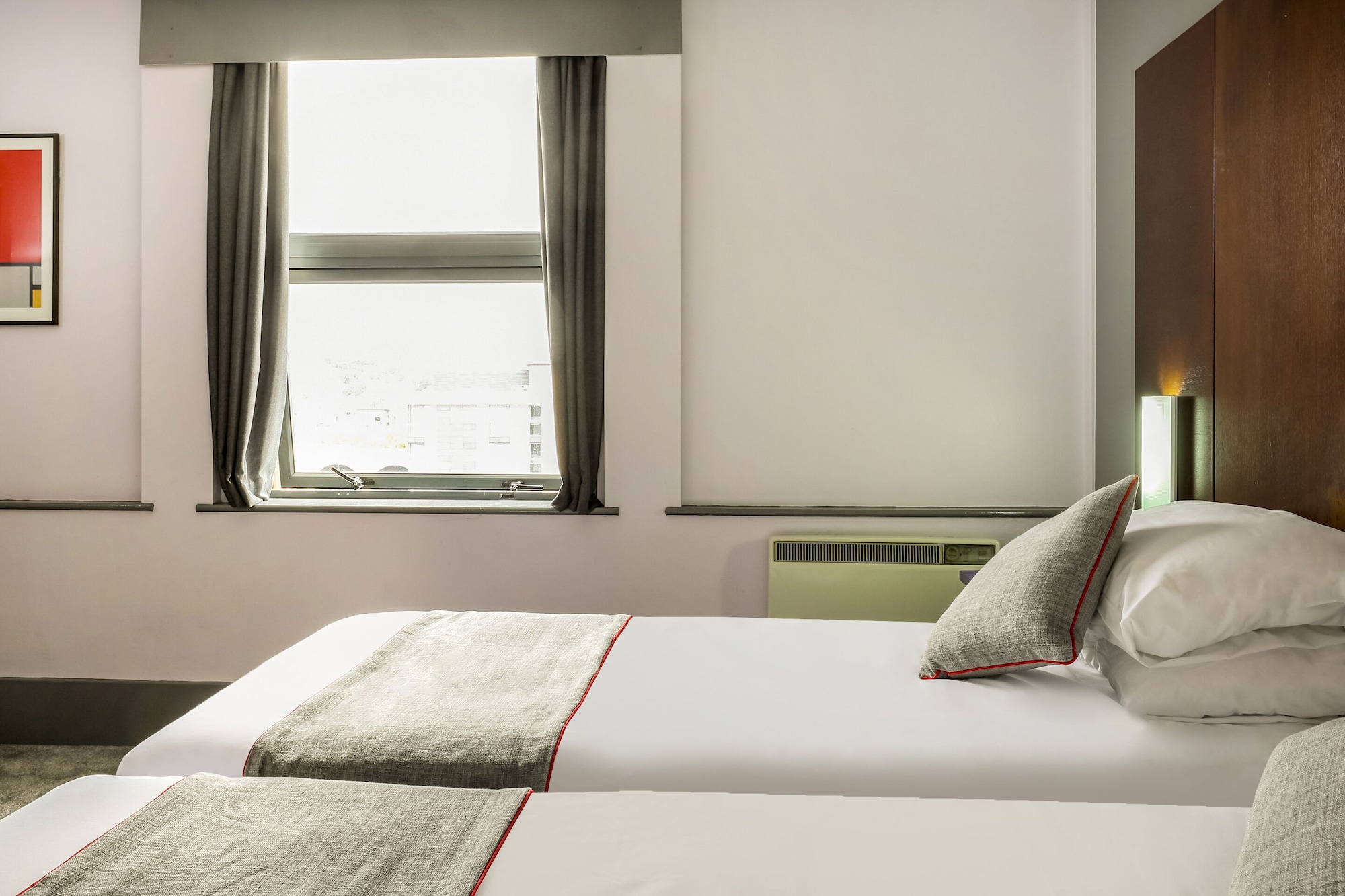 标准双床房， 多张床