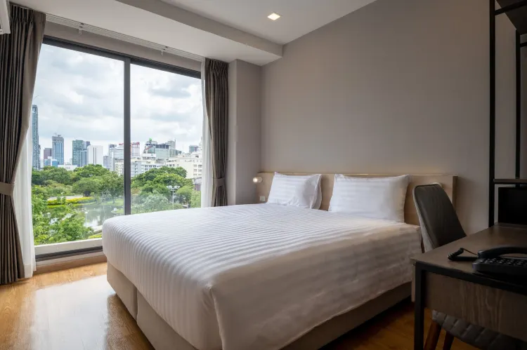 ห้องสแตนดาร์ด เตียงใหญ่ 1 เตียง วิวสวน