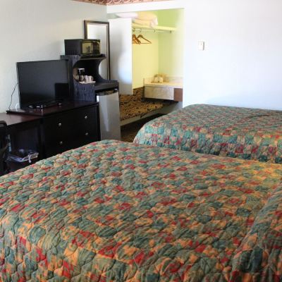 2 Queen Beds Room Safari Inn Promo Code