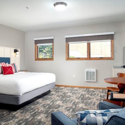 Standard Room, 1 Queen Bed (Non Lake View) Beacon Pointe on Lake Superior Promo Code