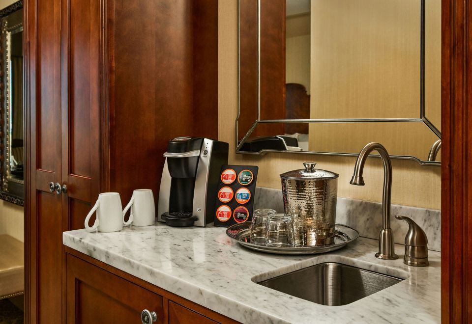 Woolley's Classic Suites Denver Airport VIP Suite, 1 Bedroom Suite, 1 King, Sofa Bed