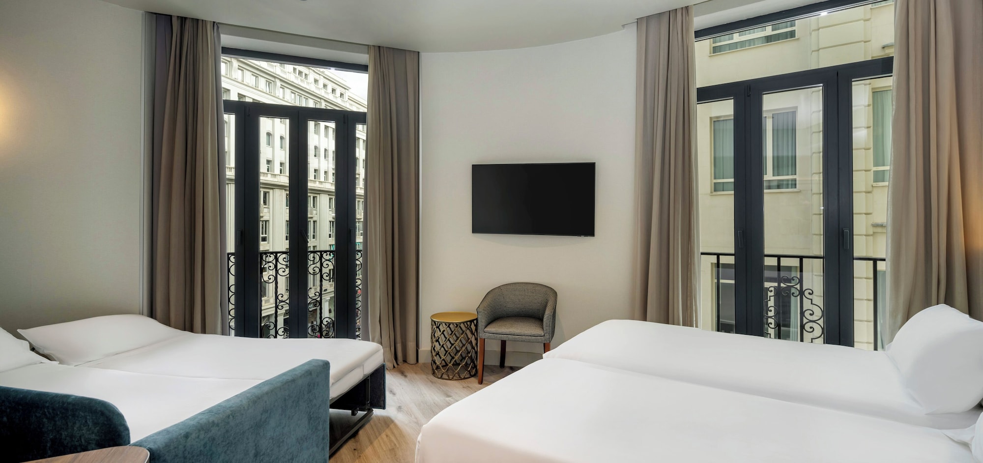 市景四人家庭间