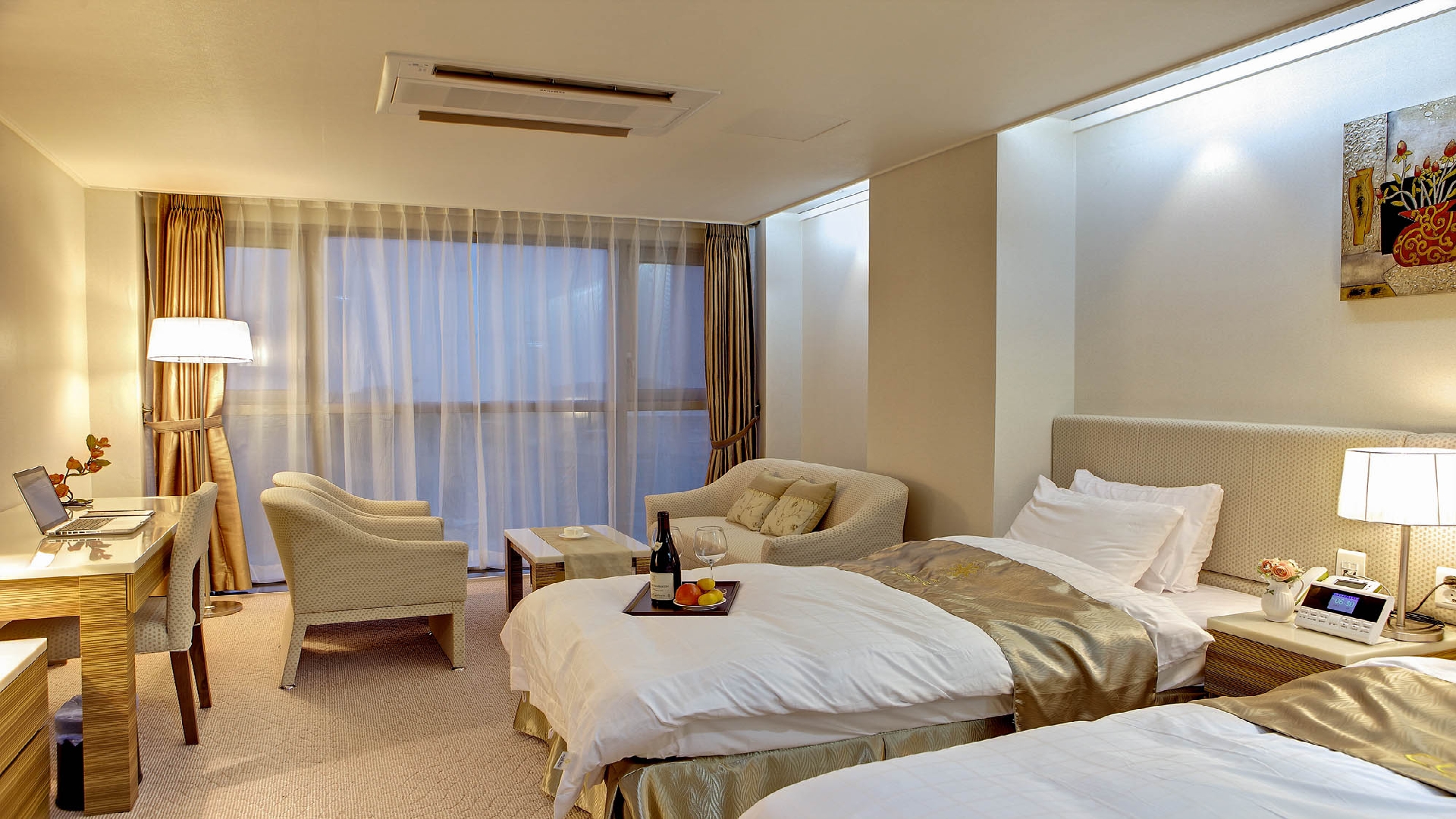 豪华半海景家庭双床房