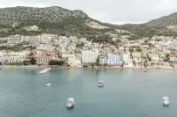 Noma Suites Tolo