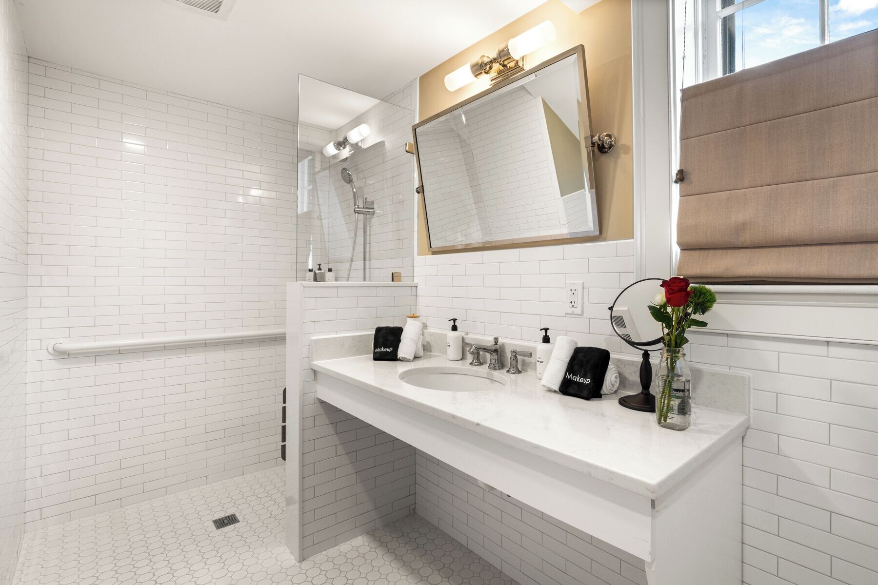 豪华大床房下层花园