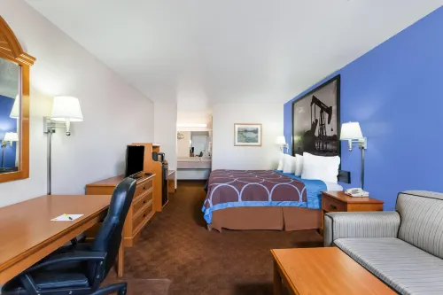 Super 8 by Wyndham Cleburne