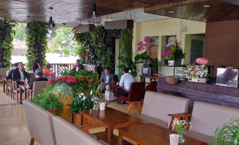 Khu Vuon Hoang Gia Coffee & Homestay