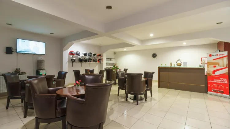 RedDoorz Plus Near Sukajadi 2 食事・レストラン