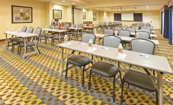 Holiday Inn Express & Suites Searcy