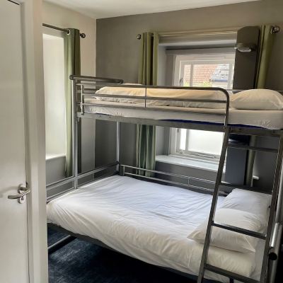 3 Bed Private Room En Suite