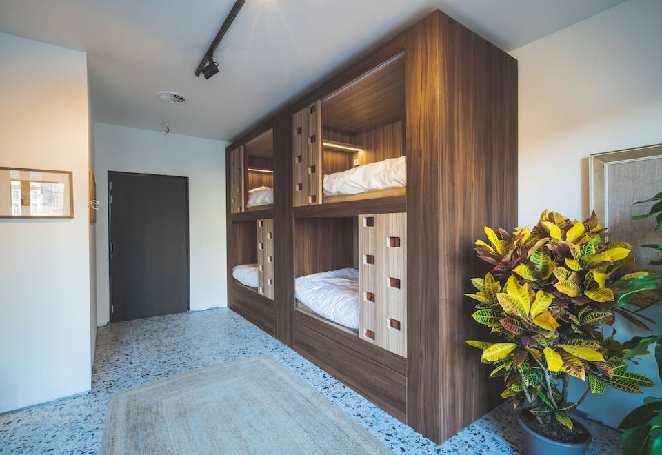 Yust Antwerp Bed in Shared Dormitory, Mixed Dorm (8 beds)