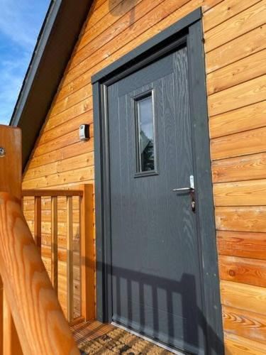 Cosy Country Modern Studio with Patio Space. One-Bedroom Apartment