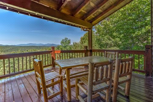 Bear Hug Three-Bedroom Holiday Home