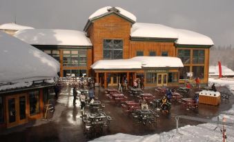 Teewinot Lodge by Grand Targhee Resort