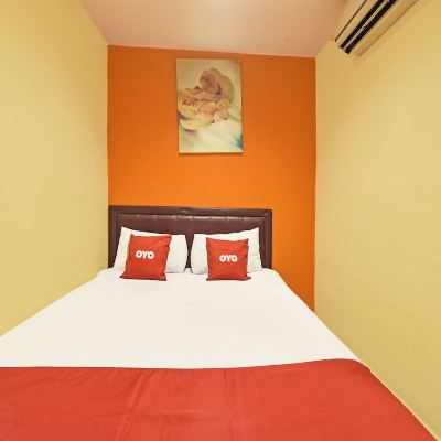 Bilik Queen Standard Kupon 33 Hotel Cheras