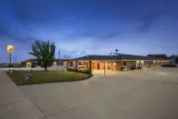 Super 8 by Wyndham Henryetta Hotels in 