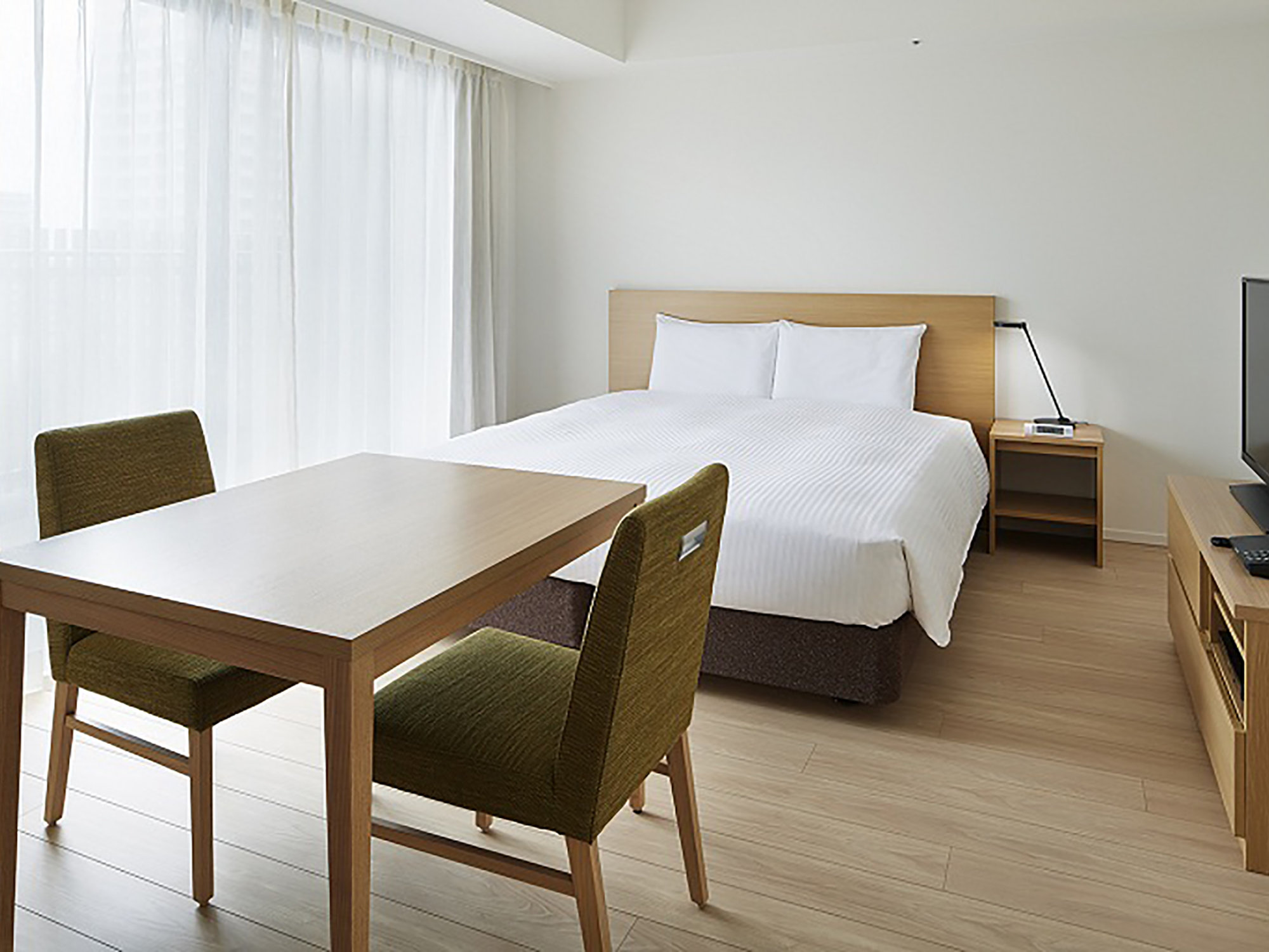 豪华 A 房，配备 1 张大床，公寓式