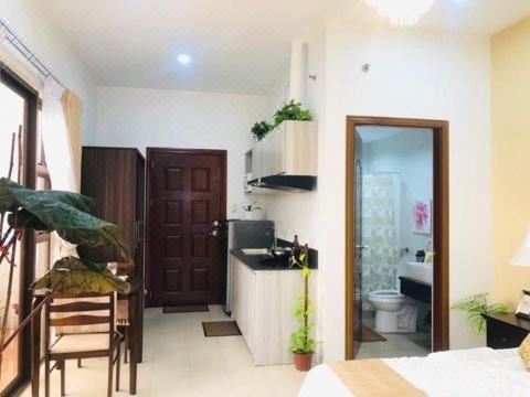 Modern Studio Gem - Two Balconies with Ocean & Mountain ViewsOne-Bedroom Apartment