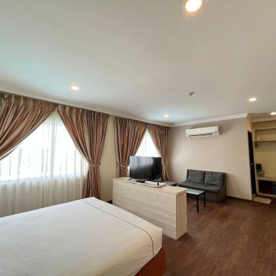 Bilik Deluxe King Kupon Angsoka Hotel