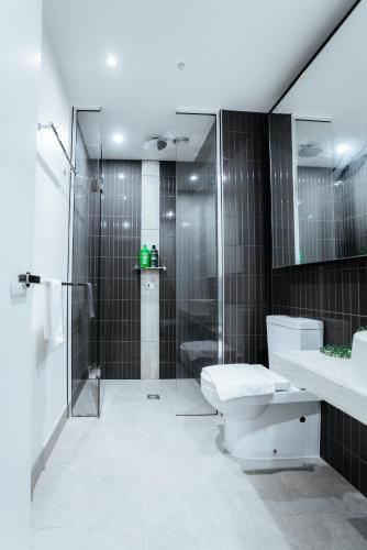 带阳台的两卧室公寓