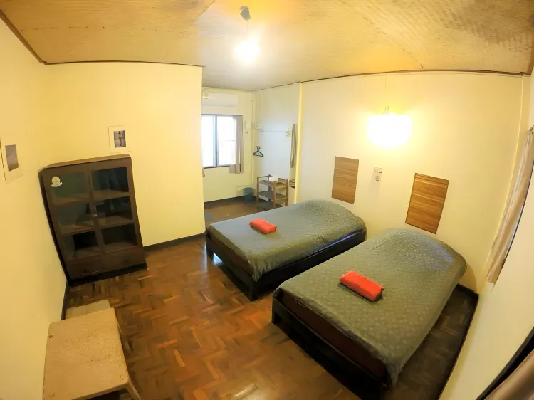 ห้องมาตรฐานเตียงแฝดพร้อมเครื่องปรับอากาศ