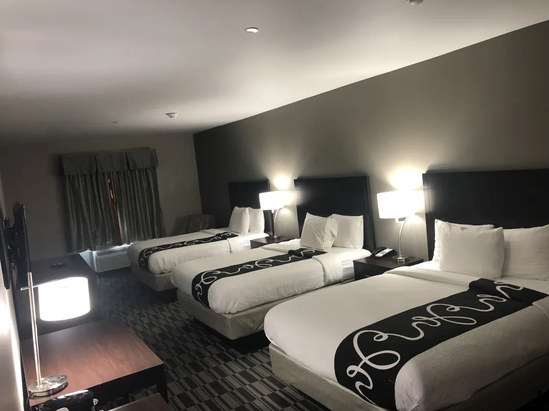 Catoosa Inn & Suites - Tulsa