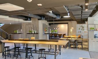 Pilot Airport Hotel - Housity