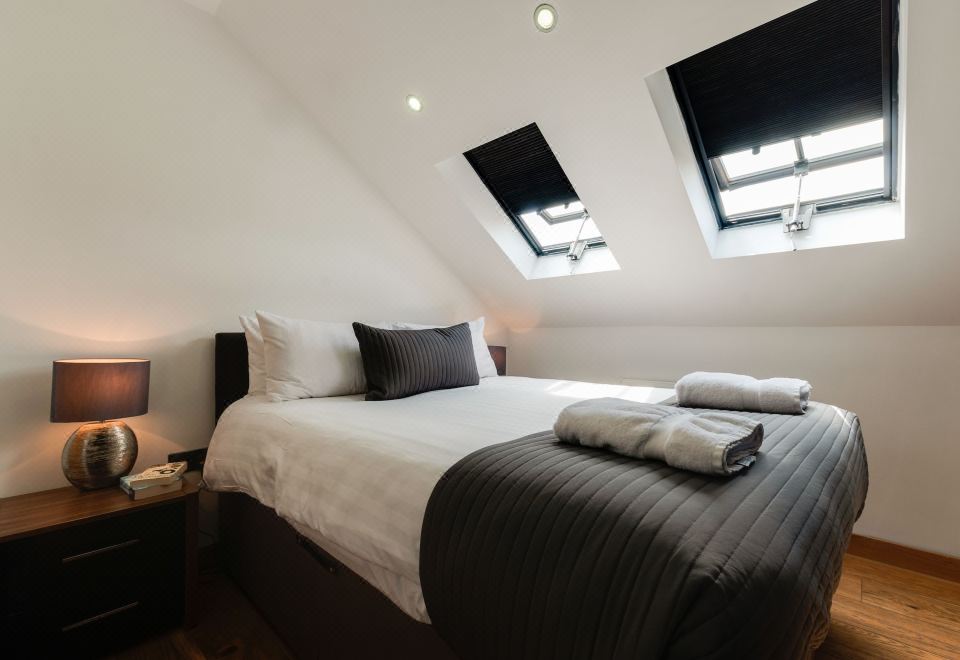 两卧室顶楼公寓 - 带梳化床