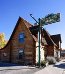 Twin Pines Lodge & Cabins Hotel a 