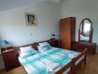 Apartments Vala Hotels in Vinisce