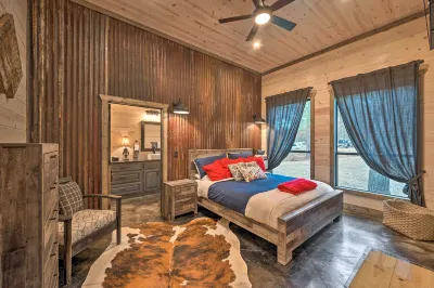 Luxury Cabin in the Woods w/ Hot Tub & Yard Games! Hotels in 