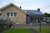 Charming Belgian Getaway, Vakantiewoning in Oudsbergen - 3 Bedrooms Garden Hotels in 