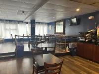 Hilltop Inn & Suites