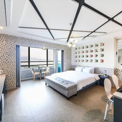로얄 스위트 (마사지 의자, 테라스) Busan Gangseo Sinhodong Hotel The One 쿠폰