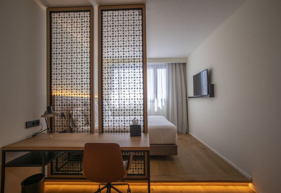 游泳池景行政間