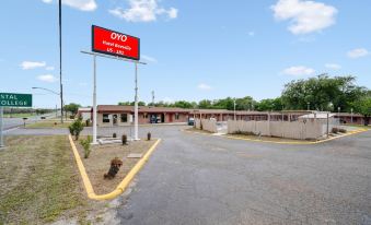 OYO Hotel Beeville -US 181