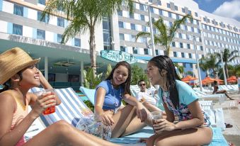 Universal’s Endless Summer Resort – Surfside Inn and Suites