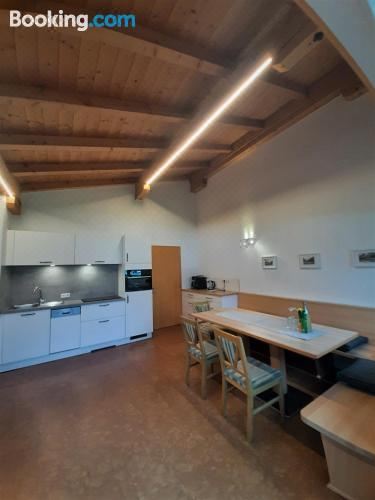 带阳台的三卧室公寓