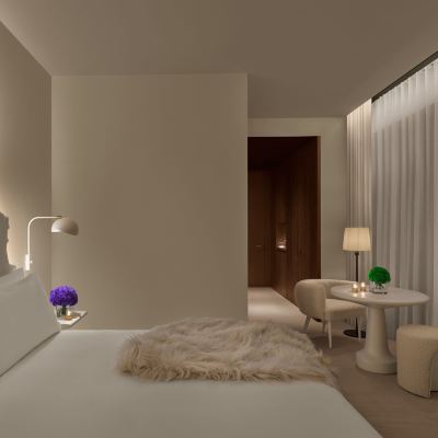 Superior Room, 1 King Bed, Courtyard View