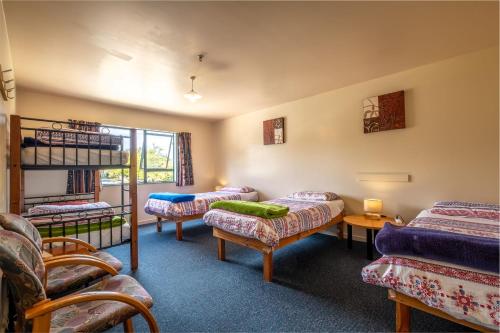 5床混合宿舍间的床位