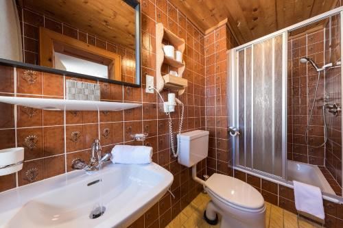 带山景的双人间