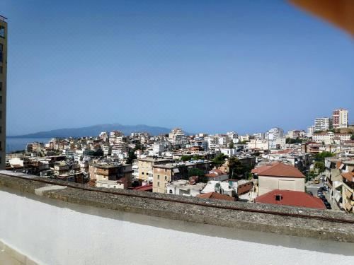 带露台一室公寓