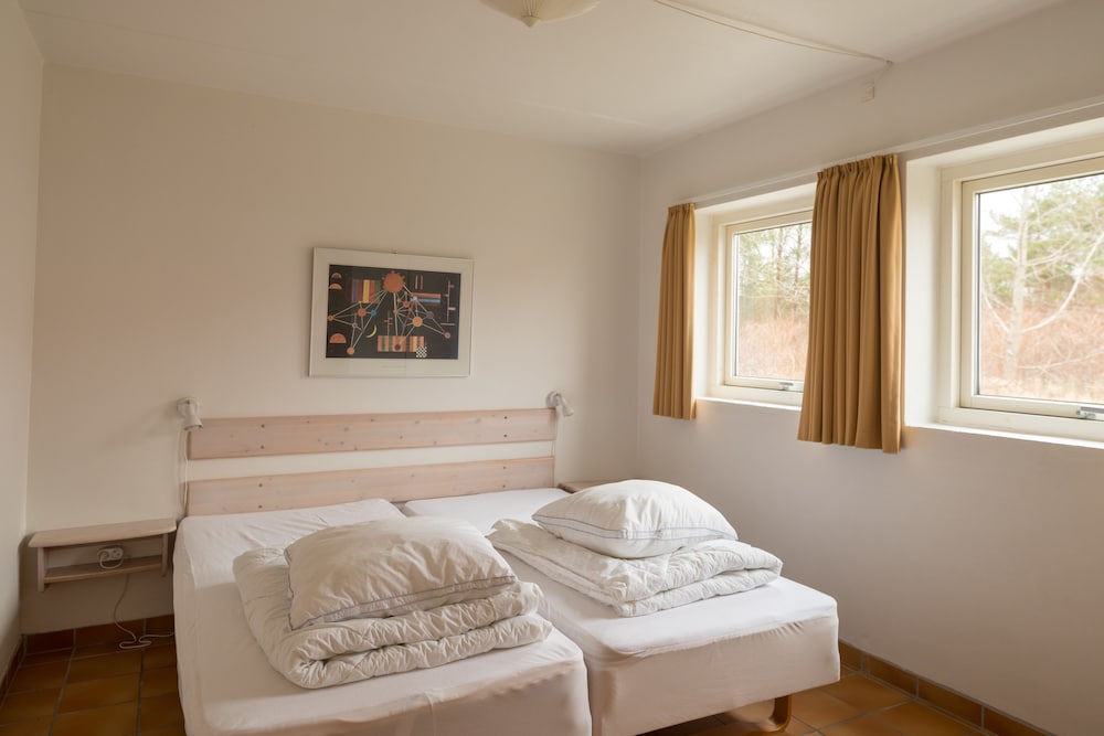 村舍， 2 間卧室 （Linen Excluded）